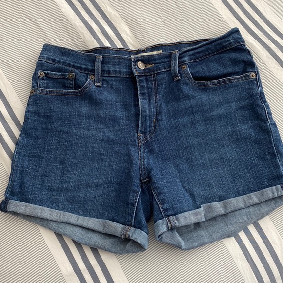 Levi's Pants - Women’s Levi shorts
